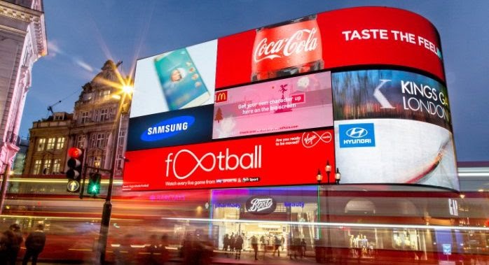 (Quảng cáo bằng Billboard lớn gây hiện tượng mù quảng cáo)