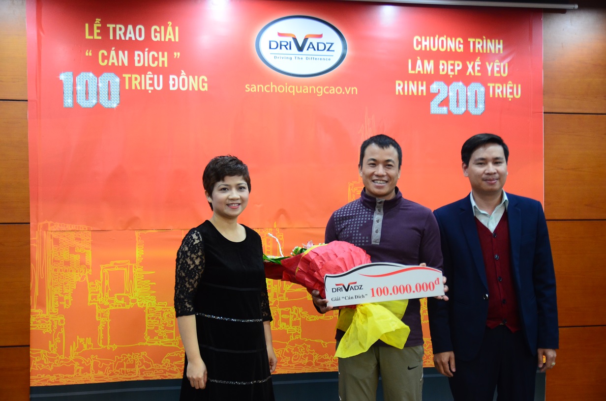 Trao giải “Cán đích” thuộc chương trình “Làm đẹp xế yêu, rinh 200 triệu”