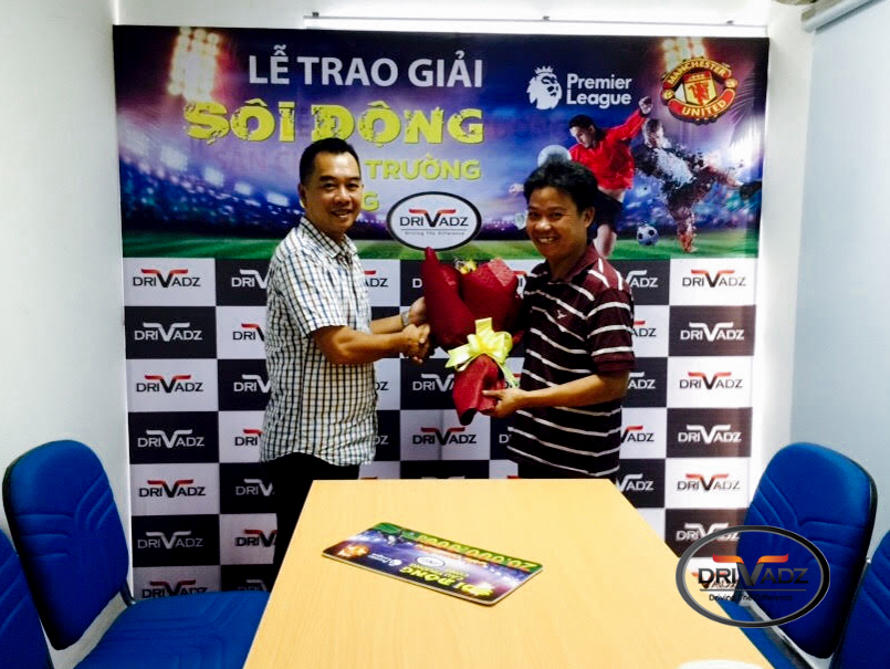 LỄ TRAO GIẢI THƯỞNG 20,000,000VNĐ CHO CHỦ XE MAY MẮN TRÚNG GIẢI “SÔI ĐỘNG CẦU TRƯỜNG CÙNG DRIVADZ” ĐỢT 12 LỄ TRAO GIẢI THƯỞNG 20,000,000VNĐ CHO CHỦ XE MAY MẮN TRÚNG GIẢI “SÔI ĐỘNG CẦU TRƯỜNG CÙNG DRIVADZ” ĐỢT 12